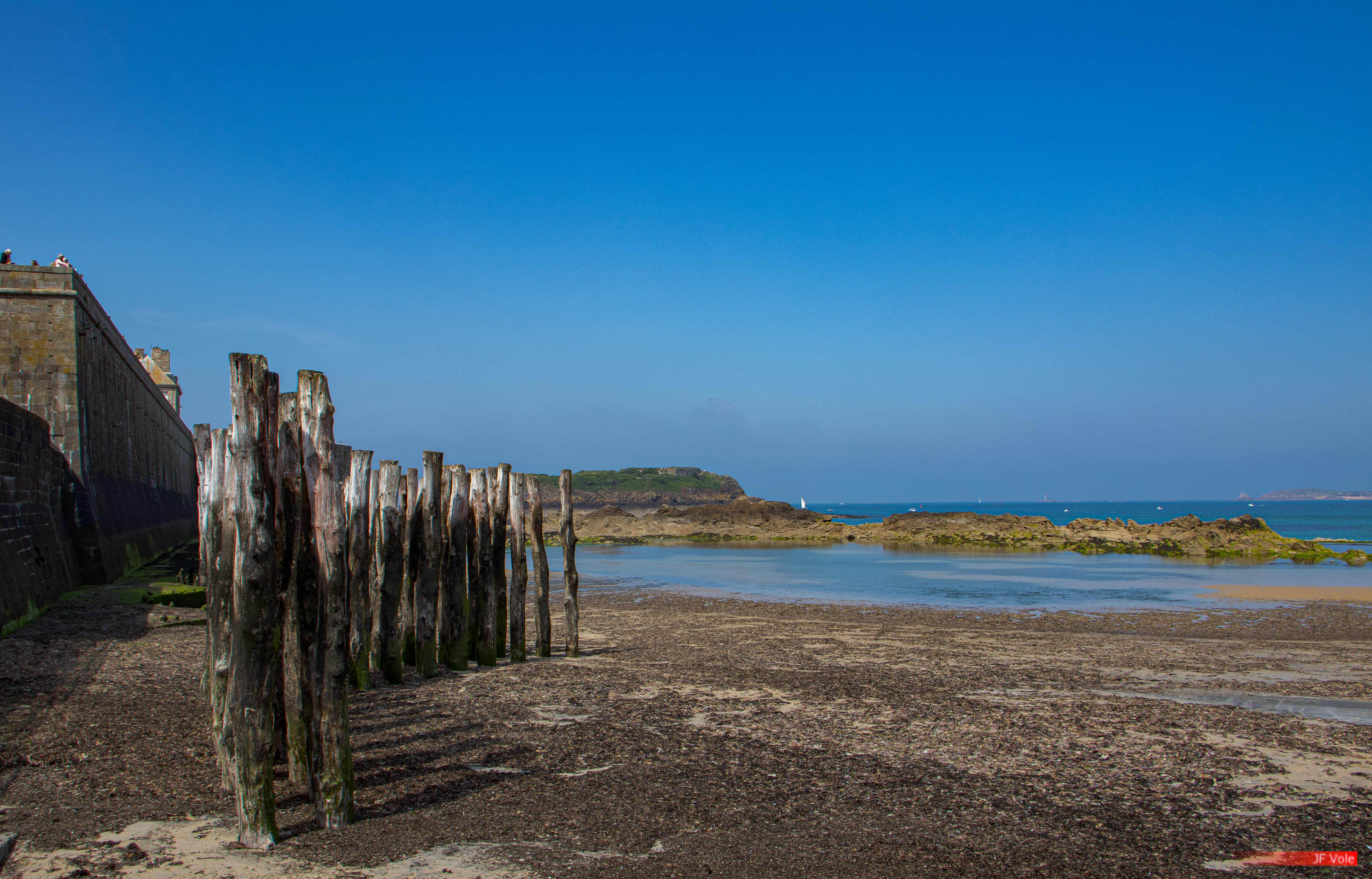 Beach - Bretagne (région administrative) - Brittany (administrative region) - Country - Côte d'Émeraude - English Channel - France - Geography - Géographie - Géologie - Géomorphologie - Il-ha-Gwilen - Ille-et-Vilaine - Landform - Littoral - Manche (mer) - Mer - Modelé - Océan Atlantique - Pays - Plage - Rannvro Breizh - Saint-Malo - Sant-Maloù - Science - Étendue d'eau - Saint-Malo Bretagne (région administrative) France